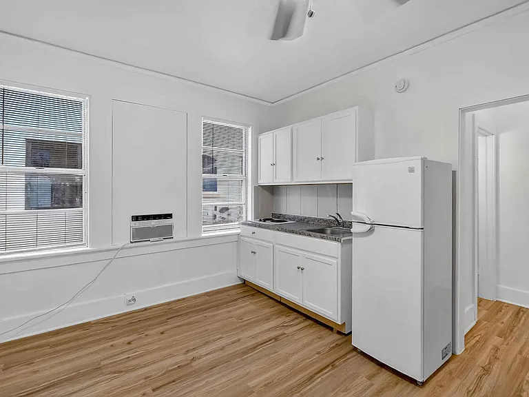 67 Glen Royal Pkwy #4A — Photo 4