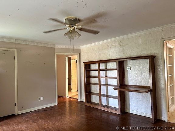 2nd image of 906 S Powell Ave