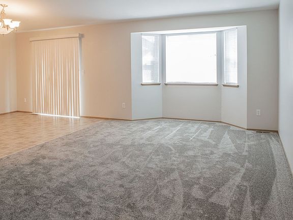 4th image of 8719 52nd Ave NE #B