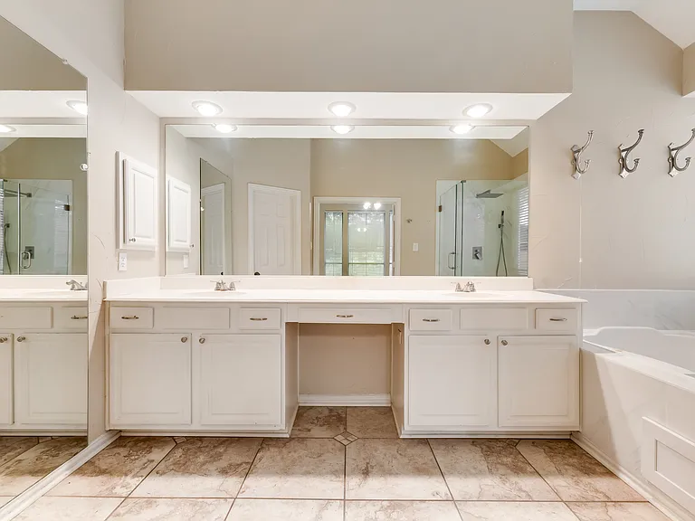 9301 Preston Trl — Photo 13