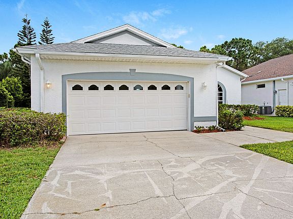2nd image of 821 Suntree Woods Dr