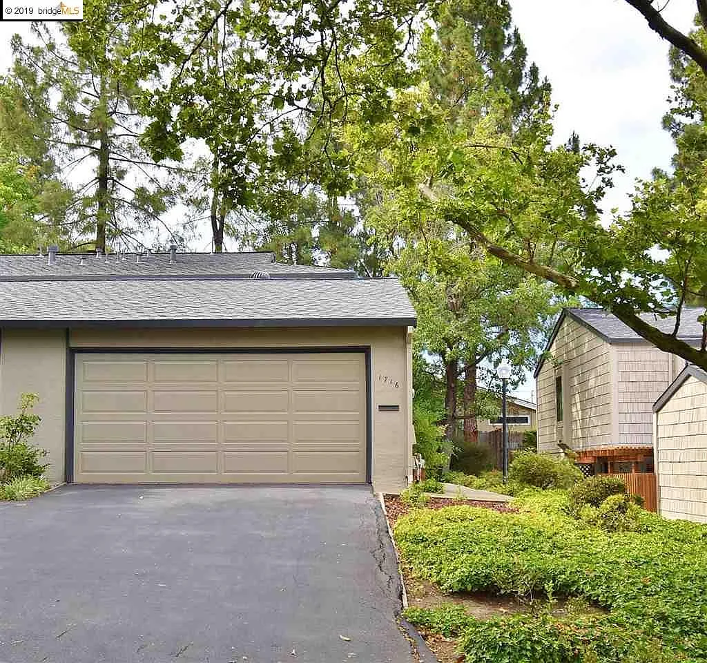 2 bed, 2.5 bath, 1339 sqft, $3,800 — Photo 2