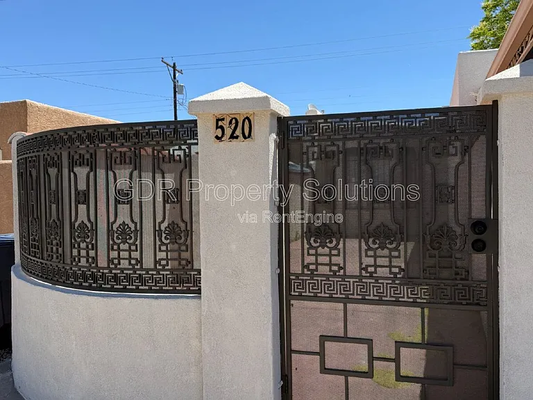 520 Ortiz Dr NE — Photo 40