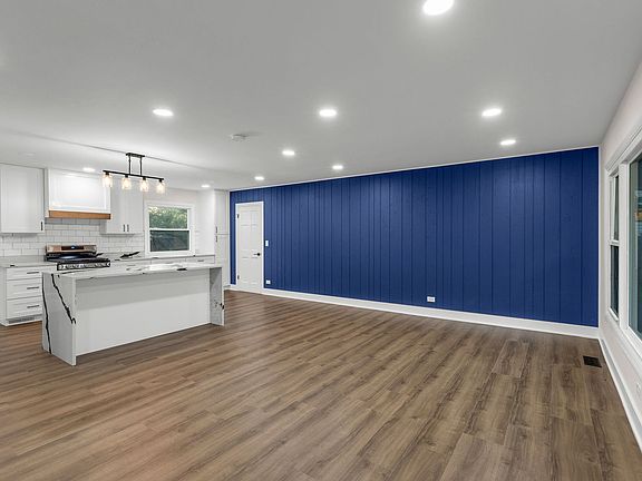 5th image of 7979 Huntington Cir N