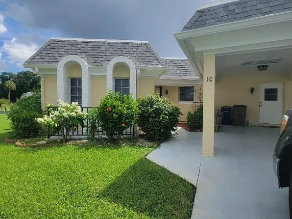 10 Regency Ct, Lehigh Acres, FL 33936