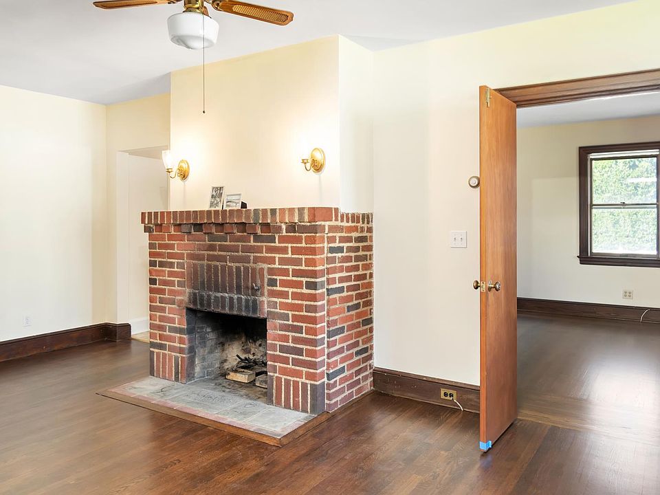1st image of 40 Perry Ave Floor 1