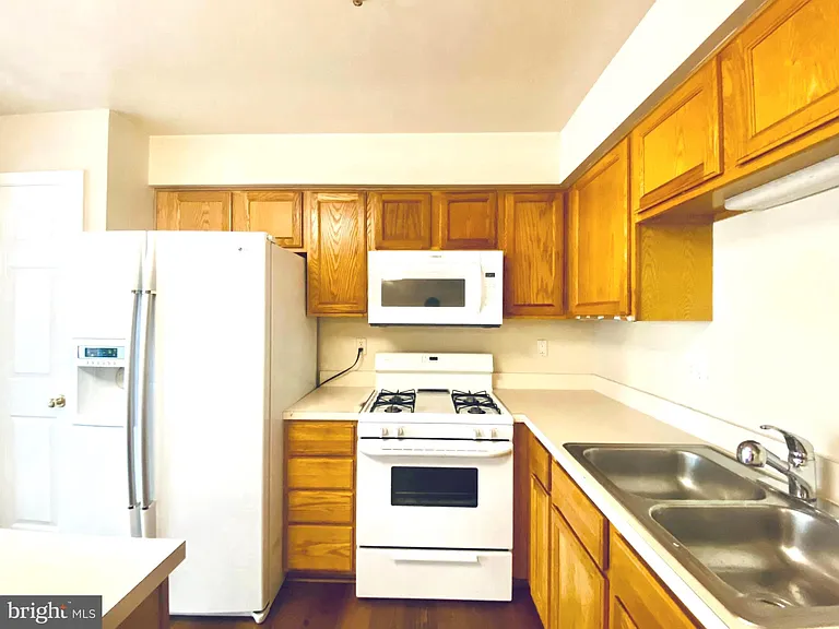 13765 Palmetto Cir — Photo 6