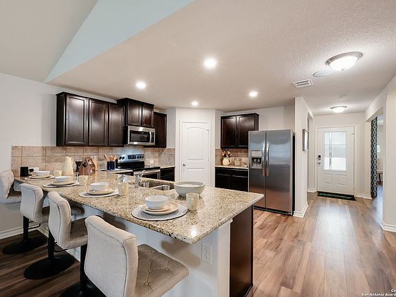 3rd image of 11803 Blackmore Leap