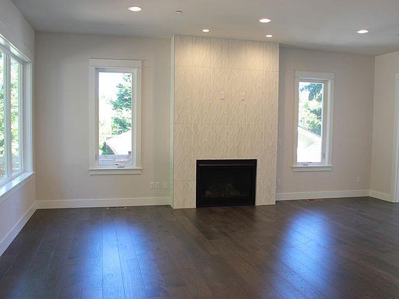 2nd image of 10410 NE 26th St