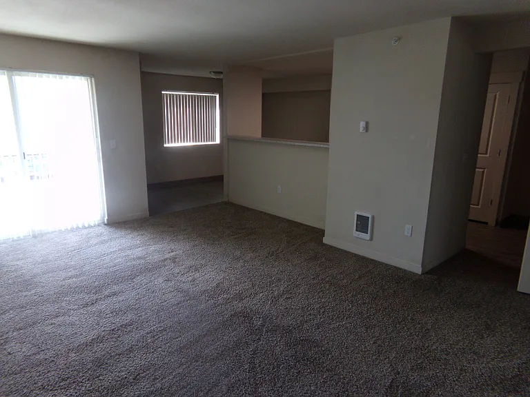 Crossroads Apartments — Photo 49