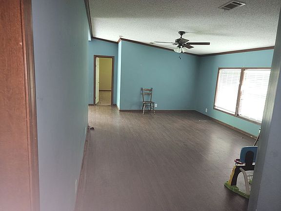 3rd image of 132 Crystal Creek Ct