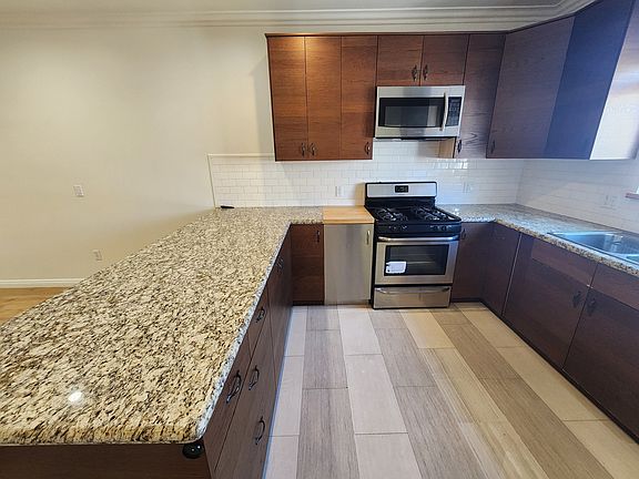 4th image of 6903 Longridge Ave