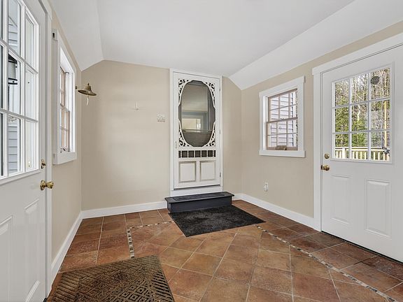3rd image of 768 Lawrence Road