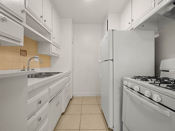 5th image of 7518 Lexington Ave APT 3