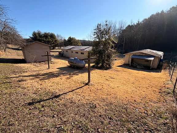 4th image of 890 Dove Way