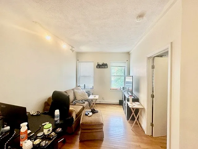 392 Commercial St #3 — Photo 6