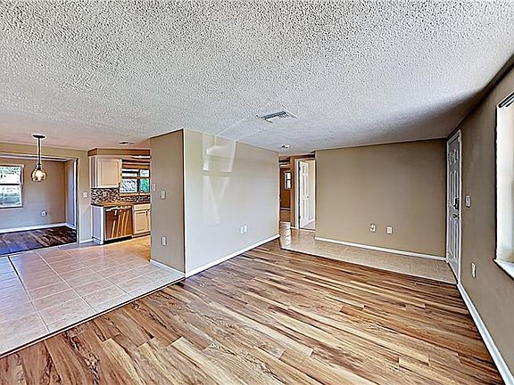 4th image of 3129 Bright Dr