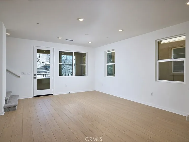 6045 Fairfax Dr — Photo 8