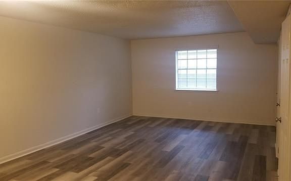 2nd image of 2131 Carondelet St