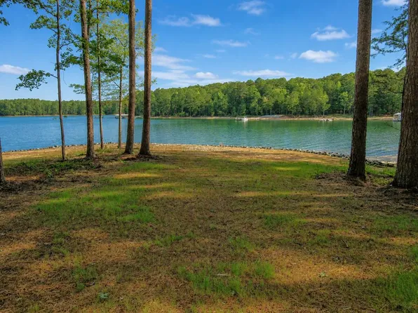 108 Shoreline Dr, Manson, NC 27553