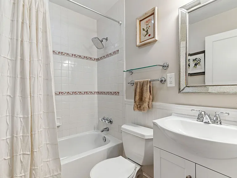 9909 Gardiner Ave — Photo 14