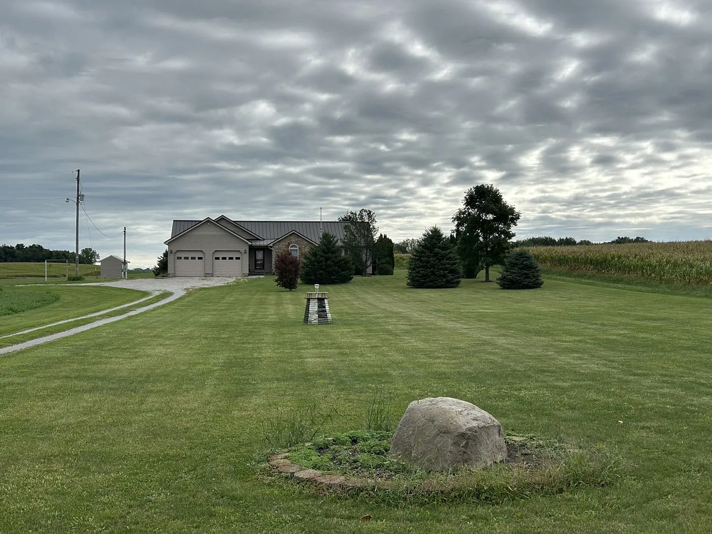 3 bedroom single family home with attached garage — Photo 2