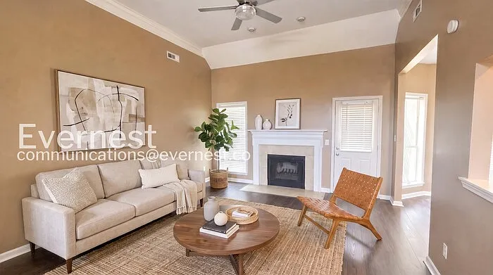 3 bed, 2.0 bath, 1700 sqft, $2,100 — Photo 2