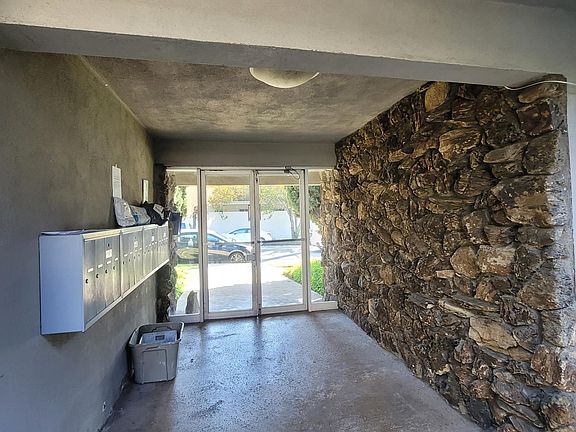 4th image of 11423 Ohio Ave #3