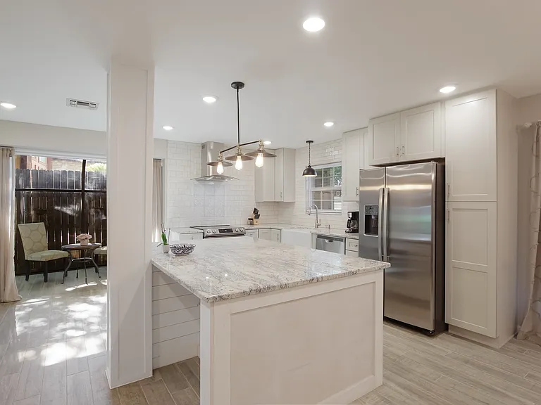 Merkens Dr — Photo 1