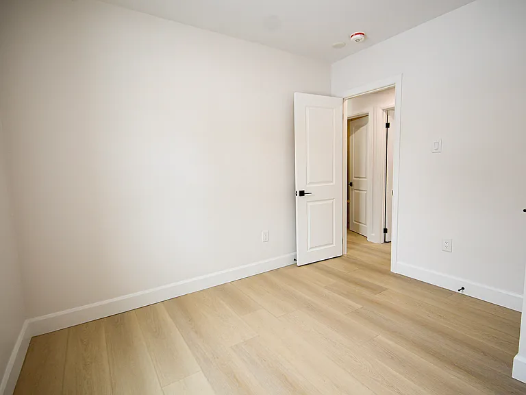269 Madison Ave S #7 — Photo 13