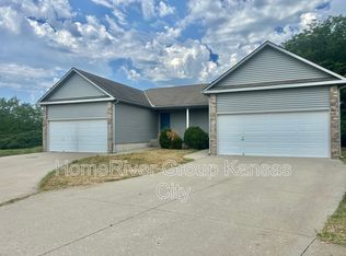 1938 S Powahatan Ct, Independence, MO 64057
