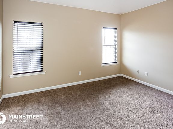 3rd image of 7113 Queens Crown Ct