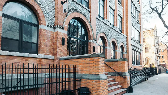 Rented by Nooklyn NYC LLC | media 70