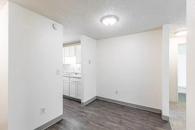 Charbern Apartments — Photo 43