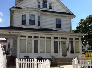 130A Coulter Ave APT 2, Ardmore, PA 19003