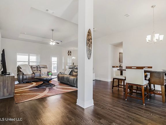 4th image of 15050 Emersyn Ln