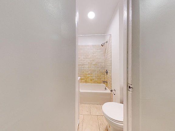 5th image of 336 E 13th St APT C3