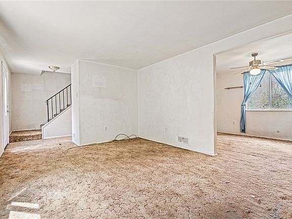 3rd image of 513 Noblestown Rd