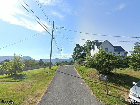 Exterior Neighborhood (street photo)