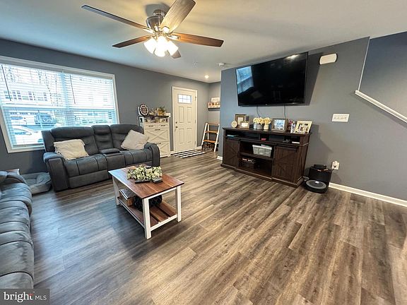 5th image of 41 Tilia Dr