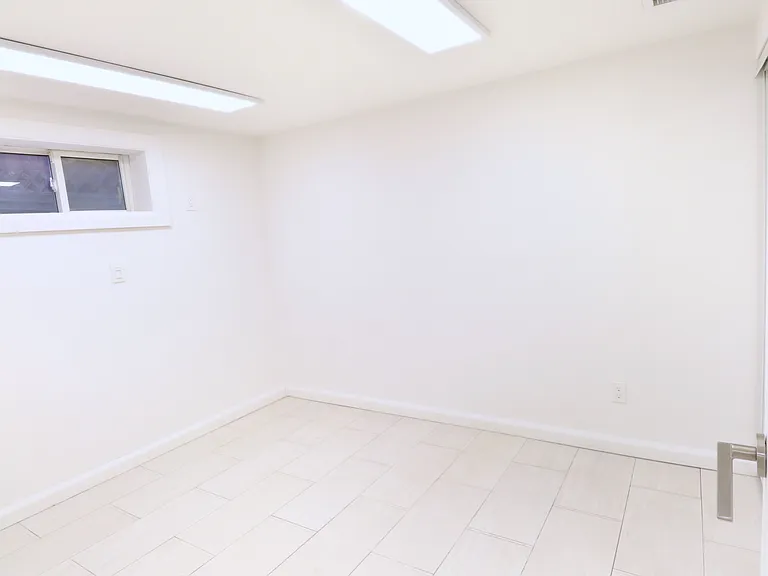 122 Longford Dr #BASEMENT — Photo 9