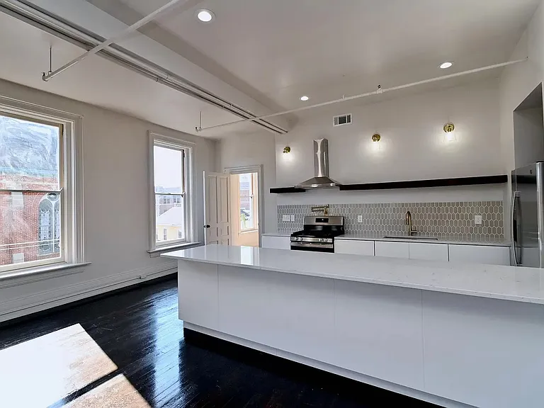 738 York St #1 — Photo 9