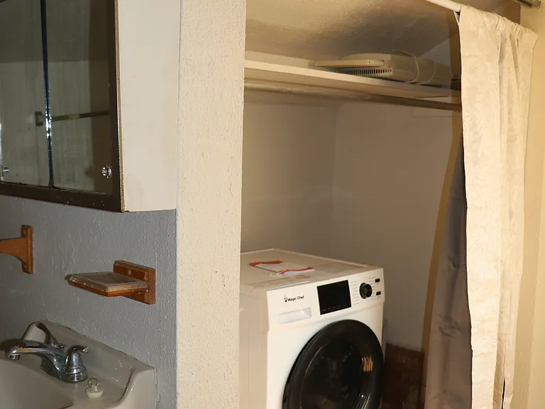 1608 Grove St #B — Photo 8