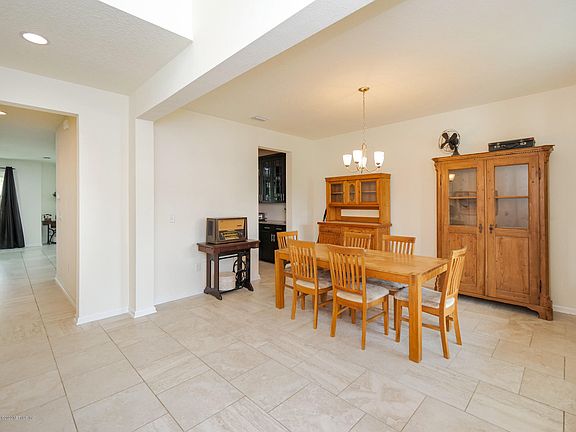4th image of 184 Sarah Elizabeth Dr