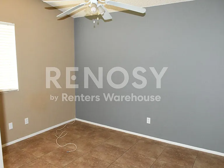 3049 E Siesta Ln — Photo 10