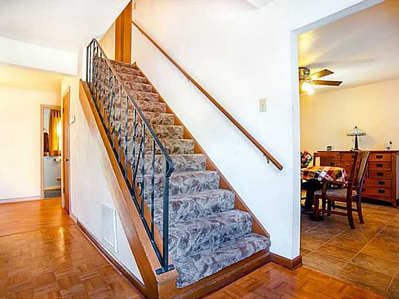 3rd image of 1554 Taylors Ln