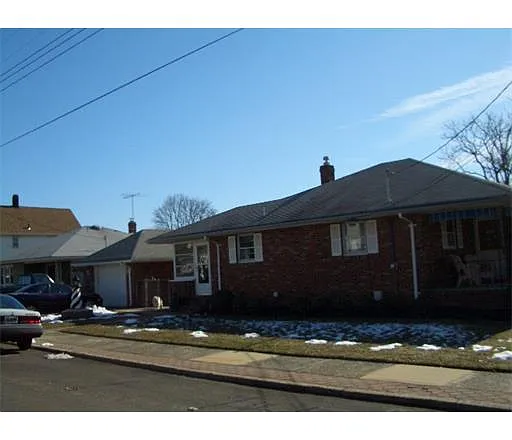 221 Potter St photo 1