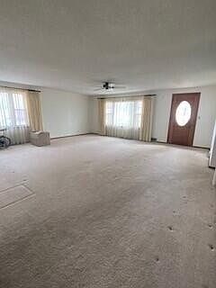 5th image of 719 W Elm St