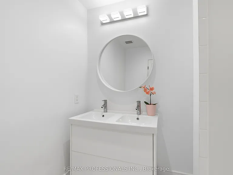 105 Cavell Ave — Photo 35