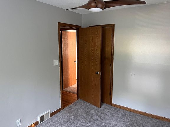 5th image of 77 Logan Ave W
